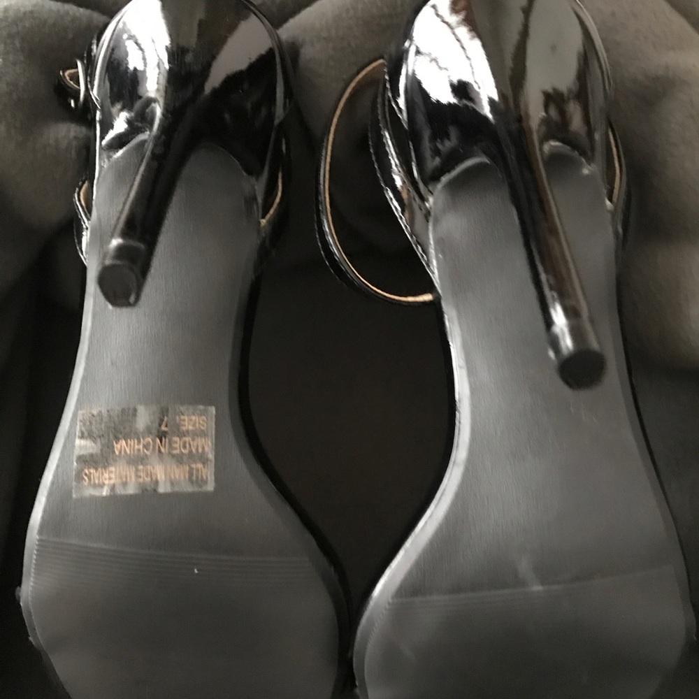 Black strappy stilettos - Picture 4 of 5